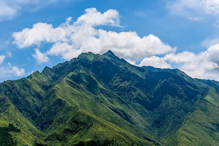 Mô Tả Dãy Hoàng Liên Sơn Là Dãy Núi Như Thế Nào: Đặc Điểm Và Vị Trí Địa Lý Nổi Bật
