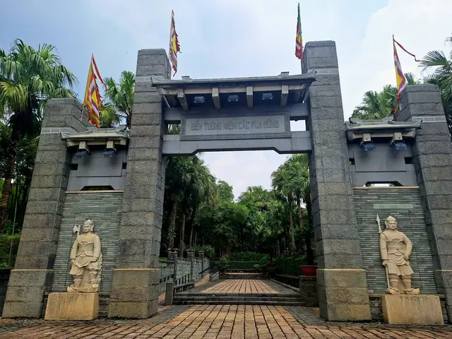 Cập Nhật Giá Vé Và Thông Tin Tham Quan Đền Hùng Quận 9 (đền Tưởng Niệm Các Vua Hùng) Cho Du Khách Sài Gòn