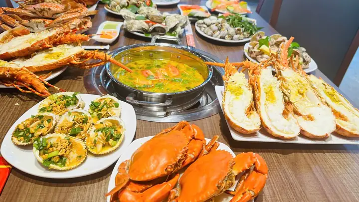 Tổng Hợp Quán Hải Sản Nha Trang Ngon Rẻ Dành Cho Du Khách Thích Ăn Tươi Sống Giá Bình Dân