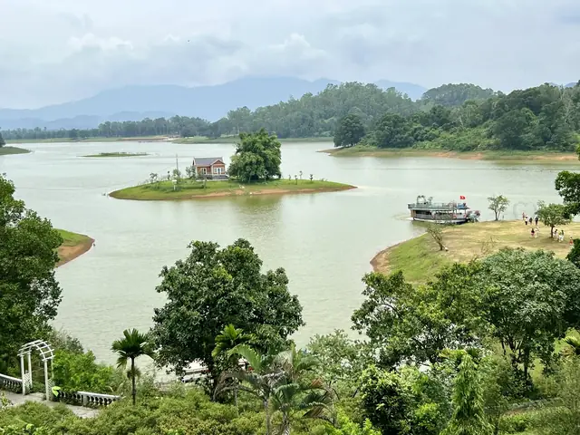 Khám Phá Khu Du Lịch Đồng Mô Sơn Tây Hà Nội: Kinh Nghiệm Đi Chơi Cuối Tuần Cho Người Yêu Thiên Nhiên
