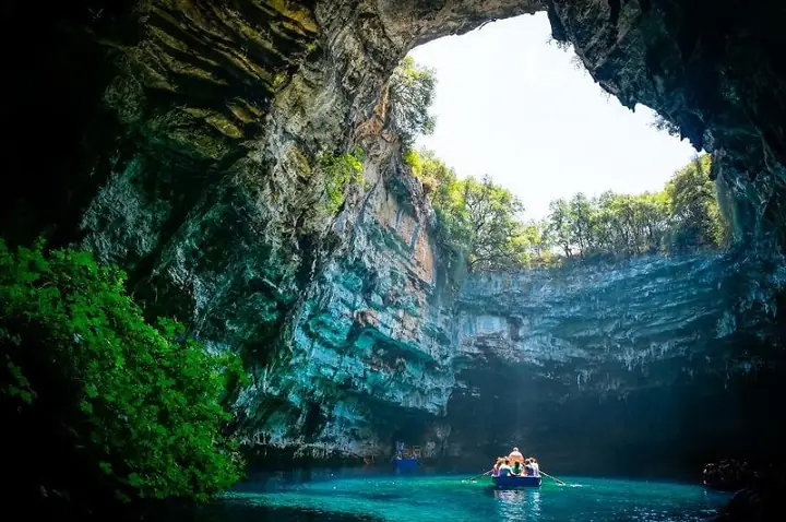 Khám Phá Động Phong Nha Ở Quảng Bình: Vị Trí, Vẻ Đẹp Và Kinh Nghiệm Tham Quan Chi Tiết