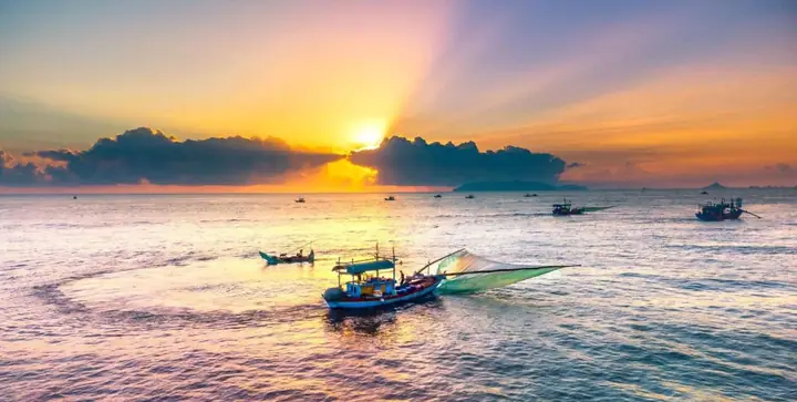 Khám Phá Biển Hải Hòa Thanh Hóa: Cẩm Nang Du Lịch Chi Tiết Từ Vị Trí, Thời Điểm Đến Hoạt Động Cho Người Tìm Không Gian Thư Giãn