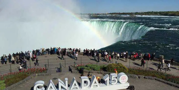 Du Lịch Canada Cần Điều Kiện Gì? Cập Nhật Yêu Cầu Xin Visa Du Lịch Cho Người Việt