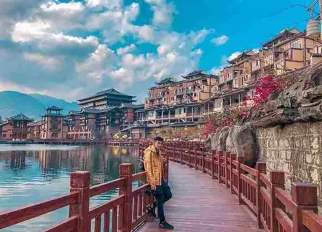 Hướng Dẫn Du Lịch Hà Khẩu Trong Ngày: Lịch Trình Chi Tiết, Thủ Tục & Mẹo Tiết Kiệm Cho Người Mới