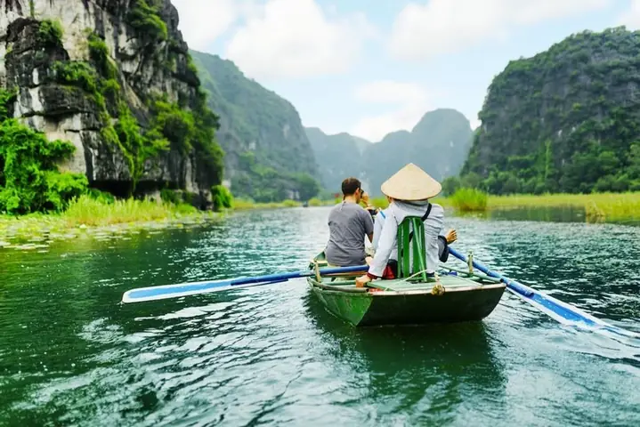 Hành Trình Du Lịch Hà Nội – Ninh Bình 2 Ngày 1 Đêm: Lịch Trình Chi Tiết, Chi Phí Và Mẹo Hữu Ích