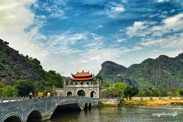 Khám Phá Du Lịch Hoa Lư Ninh Bình: Cẩm Nang Chi Tiết Các Địa Điểm Và Kinh Nghiệm Từ A-z