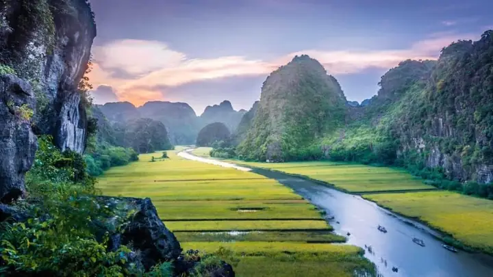 Khám Phá Du Lịch Hoa Lư Ninh Bình: Cẩm Nang Chi Tiết Các Địa Điểm Và Kinh Nghiệm Từ A-z
