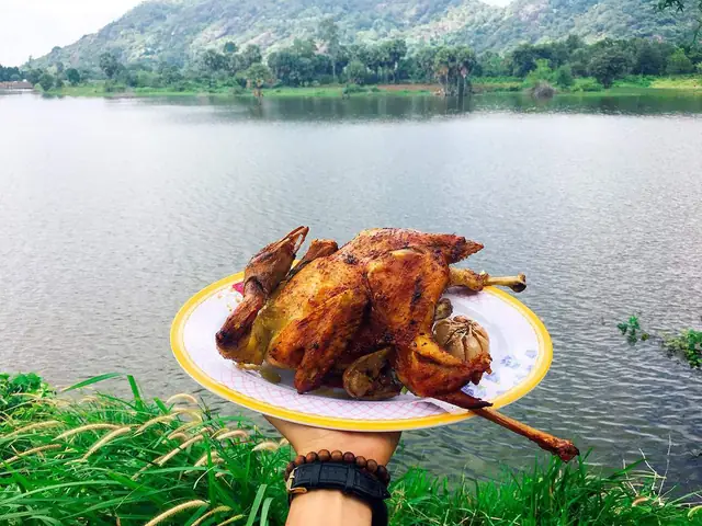 Giá Gà Đốt Ô Thum Bao Nhiêu? Giá Tham Khảo, Yếu Tố Ảnh Hưởng & Địa Chỉ Mua Uy Tín Giá Gà Đốt Ô Thum Bao Nhiêu? Giá Tham Khảo, Yếu Tố Ảnh Hưởng & Địa Chỉ Mua Uy Tín