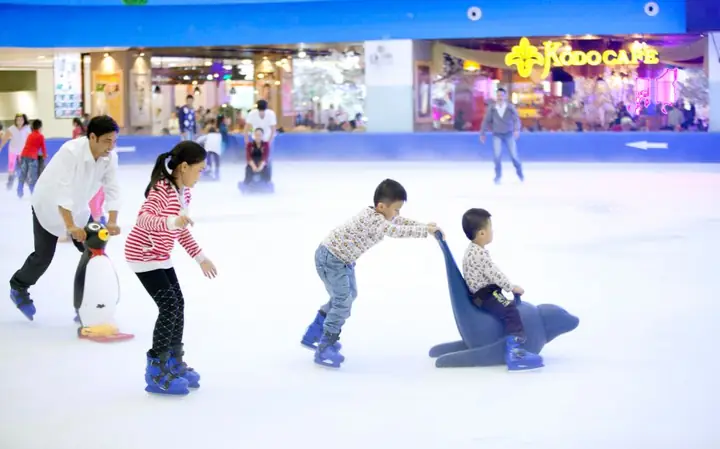 Cập Nhật Giá Vé Trượt Băng Ở Times City: Có Sân Trượt Không & Bảng Giá Chi Tiết