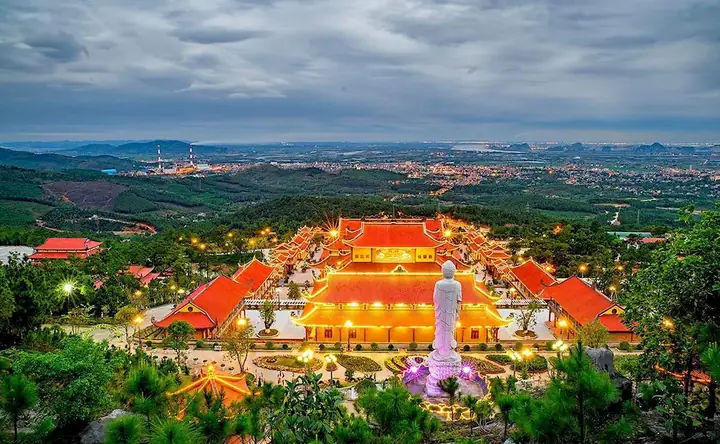 Giới Thiệu Chùa Ba Vàng – Tổng Quan Về Ngôi Chùa Linh Thiêng Tại Uông Bí, Quảng Ninh