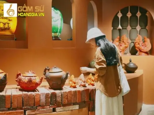 Viết Bài Giới Thiệu Làng Gốm Bát Tràng Bằng Tiếng Anh: Mẫu Song Ngữ Cho Người Học