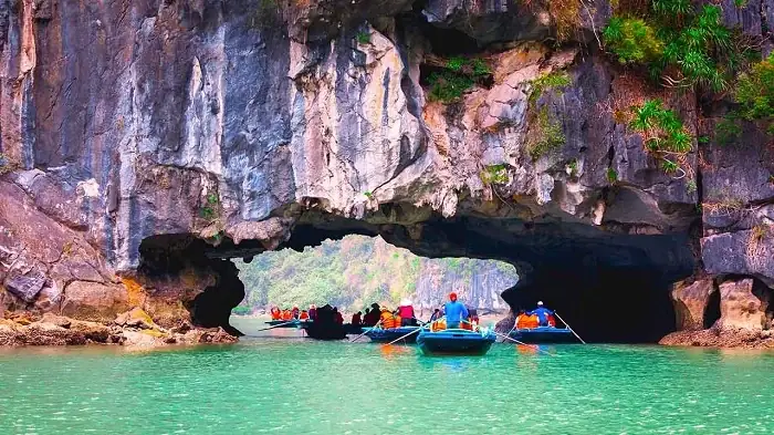 Hang Đầu Gỗ Ở Vịnh Hạ Long: Định Vị, Khoảng Cách, Và Lý Do Tên Gọi
