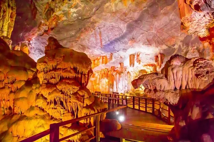 Hang Đầu Gỗ Ở Vịnh Hạ Long: Định Vị, Khoảng Cách, Và Lý Do Tên Gọi