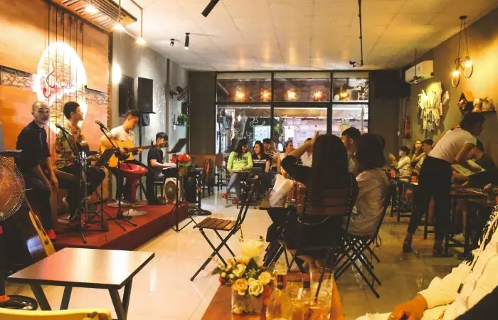 Tổng Hợp Địa Điểm Hát Cho Nhau Nghe Ở Nha Trang Cho Cặp Đôi & Nhóm Bạn: Quán Cafe Acoustic, Phòng Trà