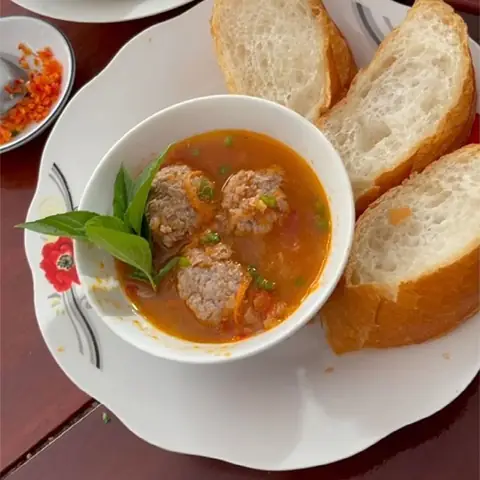 Khám Phá Hình Ảnh Bánh Mì Xíu Mại Qua Các Góc Nhìn Ẩm Thực Đà Lạt Và Sài Gòn