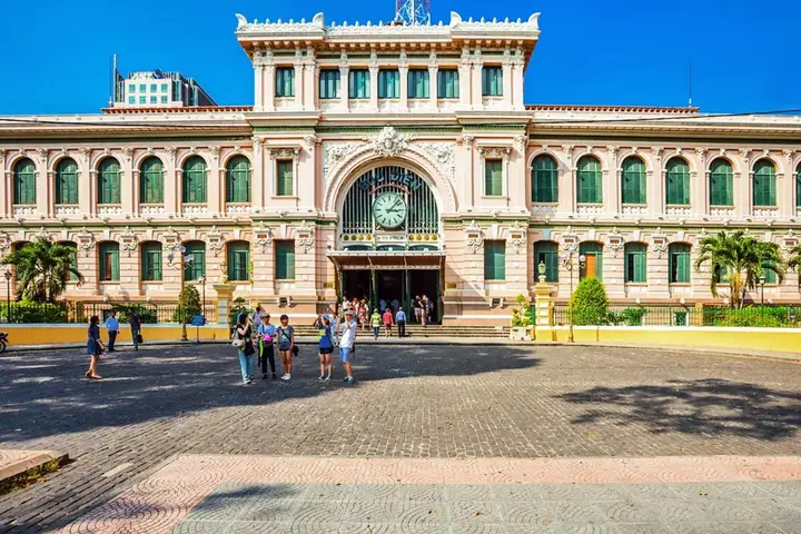 Khám Phá Hình Ảnh Bưu Điện Thành Phố Với Kiến Trúc Cổ Điển Đậm Chất Châu Âu Khám Phá Hình Ảnh Bưu Điện Thành Phố Với Kiến Trúc Cổ Điển Đậm Chất Châu Âu
