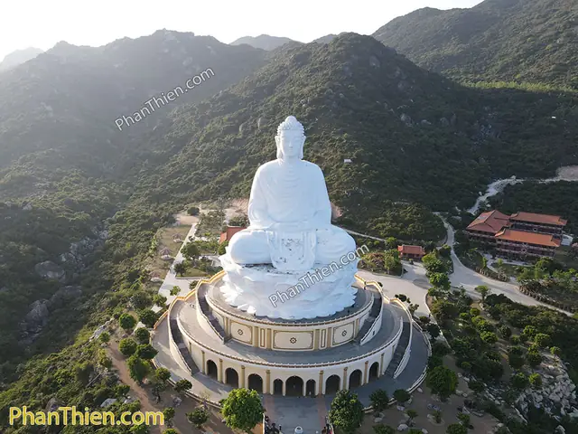 Chiêm Ngưỡng Hình Ảnh Chùa Ông Núi Bình Định Và Kiến Trúc Tượng Phật Khổng Lồ