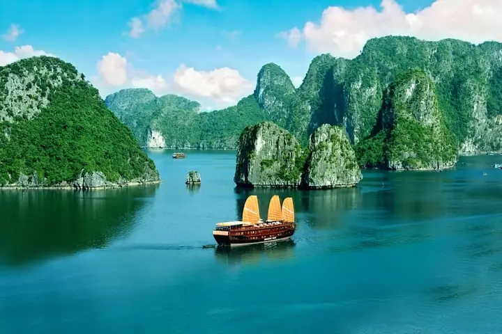 Khám Phá Hình Ảnh Đặc Trưng Của Việt Nam: Cảnh Đẹp Thiên Nhiên Và Biểu Tượng Văn Hóa Cho Du Khách