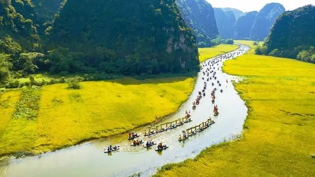 Chiêm Ngưỡng Hình Ảnh Tam Cốc Ninh Bình: Khung Cảnh Thiên Nhiên Và Hang Động Qua Những Bức Ảnh Đẹp