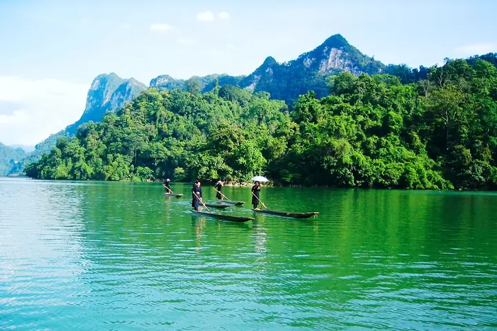 Tìm Hiểu Hồ Ba Bể Tại Nam Mẫu, Ba Bể, Bắc Kạn – Biển Hồ Trên Núi Và Điểm Đến Thiên Nhiên