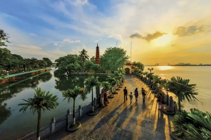 Khám Phá Hồ Tây Hà Nội Có Gì Chơi: Top Trải Nghiệm Thú Vị Cho Giới Trẻ Cuối Tuần