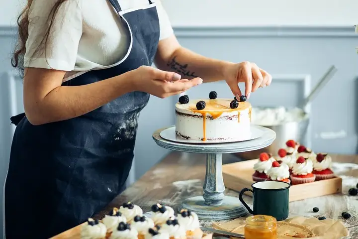 Học Làm Bánh Gato Ở Hà Nội: Top 10 Trung Tâm Uy Tín + Hướng Dẫn Chọn Lớp Học Phù Hợp