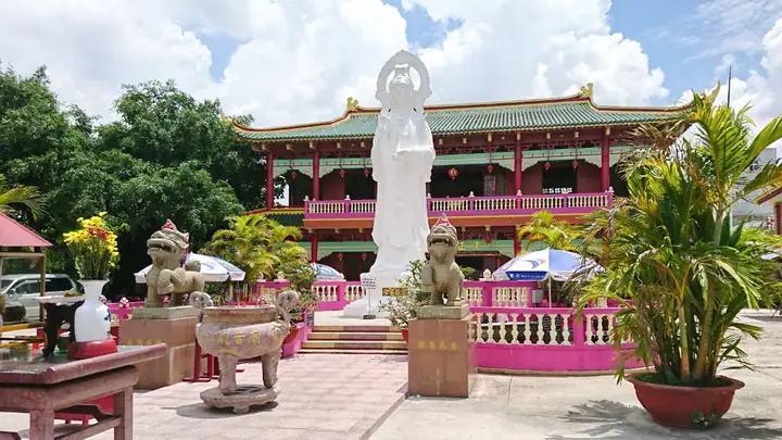 Khám Phá Hội Quán Sùng Chính Quận 5: Địa Chỉ, Đặc Điểm Và Kinh Nghiệm Tham Quan