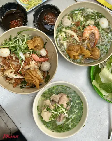 Review Hủ Tiếu Cô Hương Lý Chính Thắng: Quán Hẻm Quận 3 Đông Khách, Giá 50-60k Review Hủ Tiếu Cô Hương Lý Chính Thắng: Quán Hẻm Quận 3 Đông Khách, Giá 50-60k
