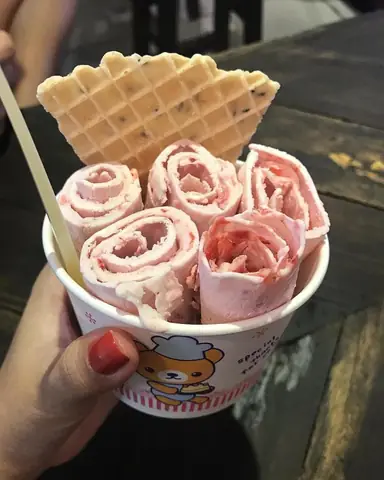 Tổng Hợp Các Quán Kem Cuộn Thái Lan Gần Đây Cho Giới Trẻ Muốn Tìm Địa Điểm Giải Khát