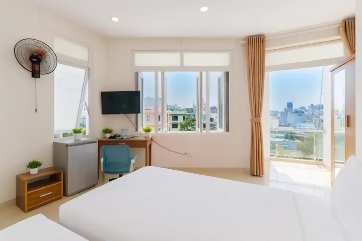 Khám Phá Khách Sạn Ban Mai Quận 10: Đánh Giá, Phòng, Tiện Nghi & Cách Đặt Phòng