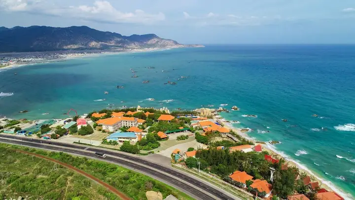 Khám Phá Khách Sạn Hòn Cò Cà Ná: Vị Trí, Phòng, Giá Và Cách Đặt Phòng