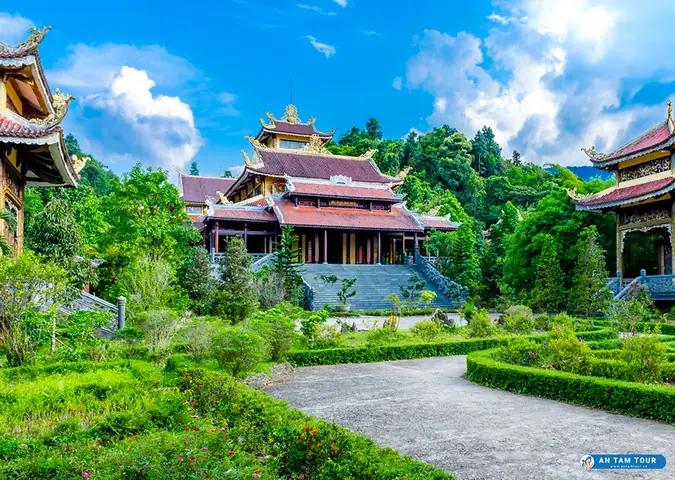 Khám Phá Các Khóa Tu Ngắn Ngày Và Lịch Trình Sinh Hoạt Tại Thiền Viện Trúc Lâm Bạch Mã Cho Người Trẻ