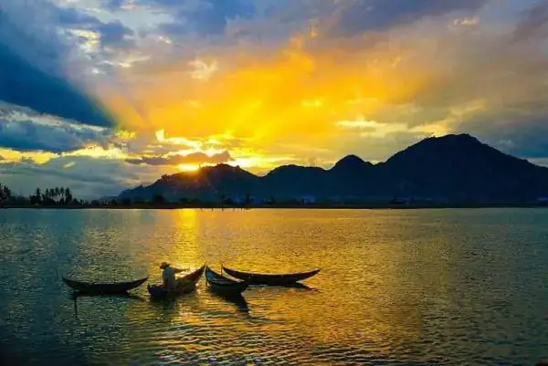 Tìm Hiểu Khoảng Cách Từ Sân Bay Huế (phú Bài) Đến Lăng Cô Và Hướng Dẫn Di Chuyển Chi Tiết Tìm Hiểu Khoảng Cách Từ Sân Bay Huế (phú Bài) Đến Lăng Cô Và Hướng Dẫn Di Chuyển Chi Tiết