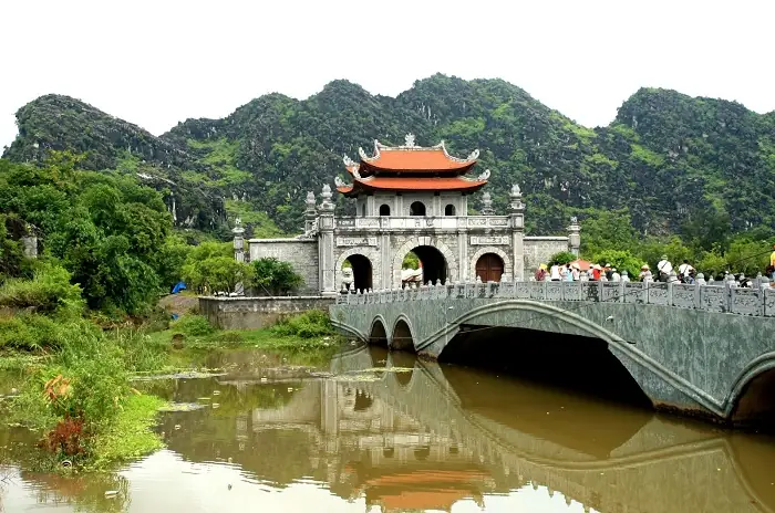Khám Phá Khu Di Tích Lịch Sử Cố Đô Hoa Lư: Lịch Sử, Các Di Tích Nổi Bật Và Kinh Nghiệm Tham Quan