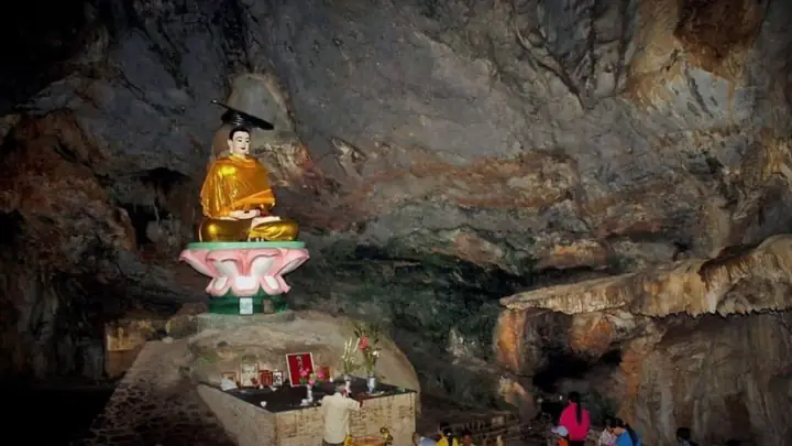Khám Phá Khu Du Lịch Chùa Hang Hòn Phụ Tử Ở Hà Tiên: Điểm Đến Hải Sản Tươi Ngon Cho Du Khách Miền Tây