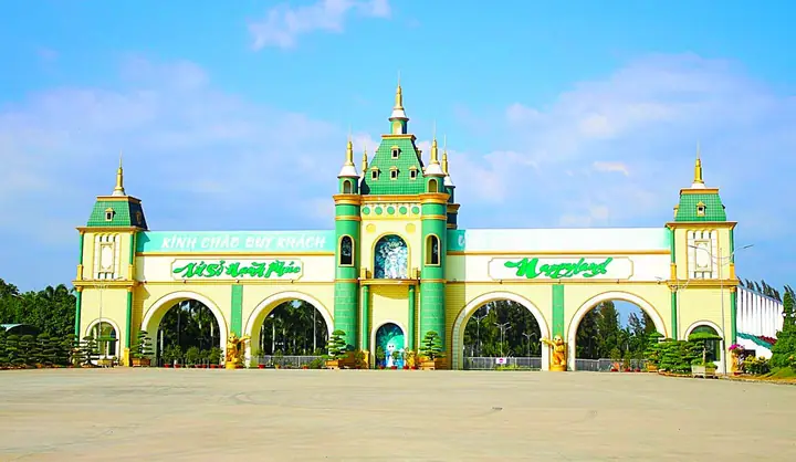 Khám Phá Khu Vui Chơi Happy Land Bến Lức: Thiên Đường Giải Trí Và Văn Hóa Việt Thu Nhỏ Cho Người Yêu Du Lịch Gần Sài Gòn