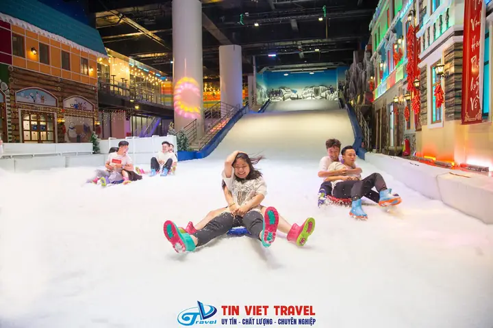 Khám Phá Snow Town – Khu Vui Chơi Trượt Tuyết Quận 2 Cho Gia Đình Trẻ Nhỏ Khám Phá Snow Town – Khu Vui Chơi Trượt Tuyết Quận 2 Cho Gia Đình Trẻ Nhỏ