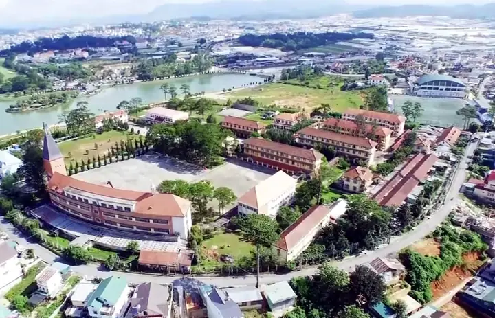 Tìm Hiểu Kiến Trúc Trường Cao Đẳng Sư Phạm Đà Lạt: Lịch Sử Và Đặc Trưng Thiết Kế Tìm Hiểu Kiến Trúc Trường Cao Đẳng Sư Phạm Đà Lạt: Lịch Sử Và Đặc Trưng Thiết Kế