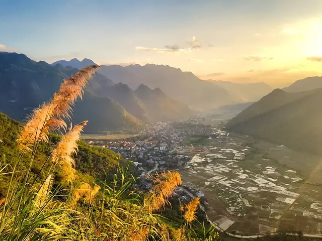 Tổng Hợp Kinh Nghiệm Du Lịch Mai Châu Hòa Bình Tự Túc: Cẩm Nang Từ A-z Cho Chuyến Đi Ngắn Ngày Tổng Hợp Kinh Nghiệm Du Lịch Mai Châu Hòa Bình Tự Túc: Cẩm Nang Từ A-z Cho Chuyến Đi Ngắn Ngày