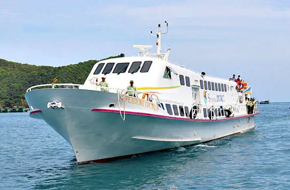 Tổng Hợp Kinh Nghiệm Đi Tàu Ra Côn Đảo Cho Du Khách Tự Túc: Từ Chọn Tàu, Giá Vé Đến Mẹo Không Say Sóng Tổng Hợp Kinh Nghiệm Đi Tàu Ra Côn Đảo Cho Du Khách Tự Túc: Từ Chọn Tàu, Giá Vé Đến Mẹo Không Say Sóng