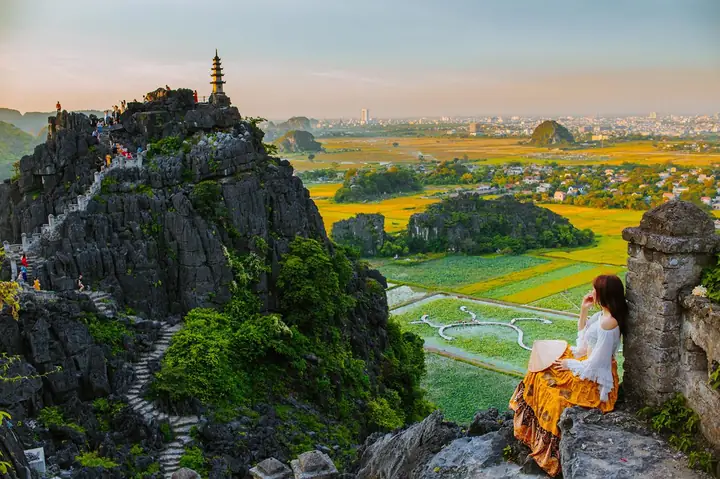 Kinh Nghiệm Du Lịch Hang Múa Ninh Bình: Hướng Dẫn Chi Tiết Từ A‑z Cho Du Khách Tự Túc