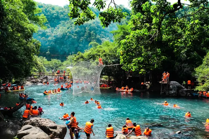 Hướng Dẫn Du Lịch Quảng Bình Từ Hà Nội: Cách Đi, Lịch Trình & Chi Phí Tiết Kiệm Hướng Dẫn Du Lịch Quảng Bình Từ Hà Nội: Cách Đi, Lịch Trình & Chi Phí Tiết Kiệm