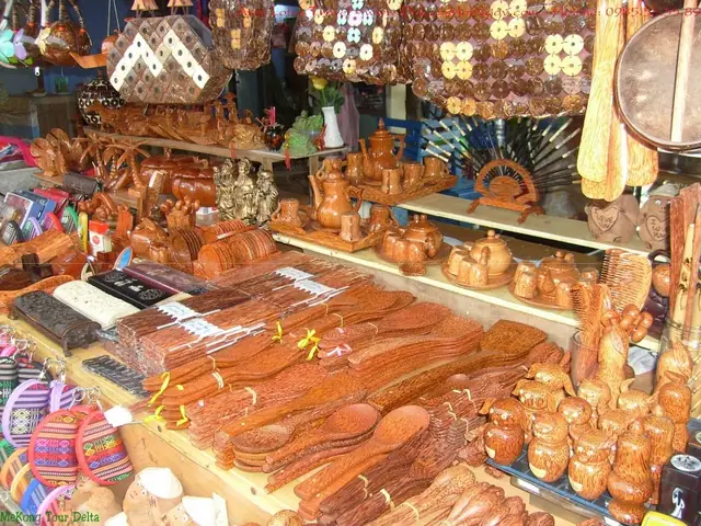 Tìm Hiểu Làng Nghề Thủ Công Mỹ Nghệ Từ Dừa: Tinh Hoa Mỹ Nghệ Dừa Bến Tre Và Sản Phẩm Từ Nguyên Liệu Dừa