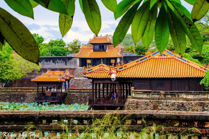 Lăng Tự Đức Vs Lăng Khải Định: So Sánh Đẹp, Dễ Đi Và Mẹo Tham Quan Cho Du Khách