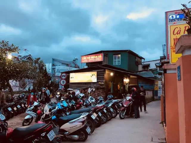 Review Lẩu Bò Ba Toa Quán Gỗ Nguyễn Thị Định: Địa Chỉ, Thực Đơn Và Trải Nghiệm Tại Đà Lạt Review Lẩu Bò Ba Toa Quán Gỗ Nguyễn Thị Định: Địa Chỉ, Thực Đơn Và Trải Nghiệm Tại Đà Lạt