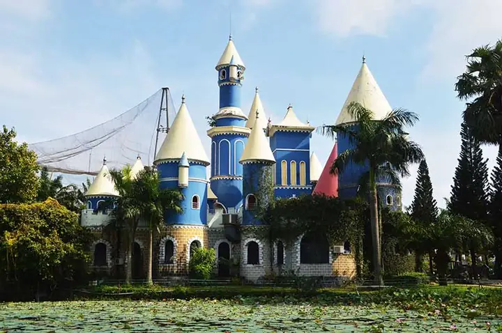Tìm Hiểu Lâu Đài Kinh Dị Ở Đầm Sen: Trò Chơi Cảm Giác Mạnh Tại Công Viên Văn Hóa Đầm Sen