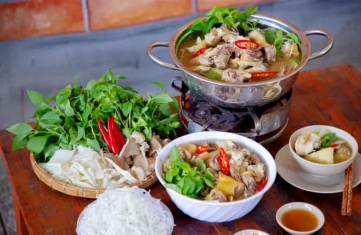 Khám Phá Lẩu Gà Lá É Tao Ngộ Trần Hưng Đạo Đà Lạt: Địa Chỉ, Giá & Thực Đơn