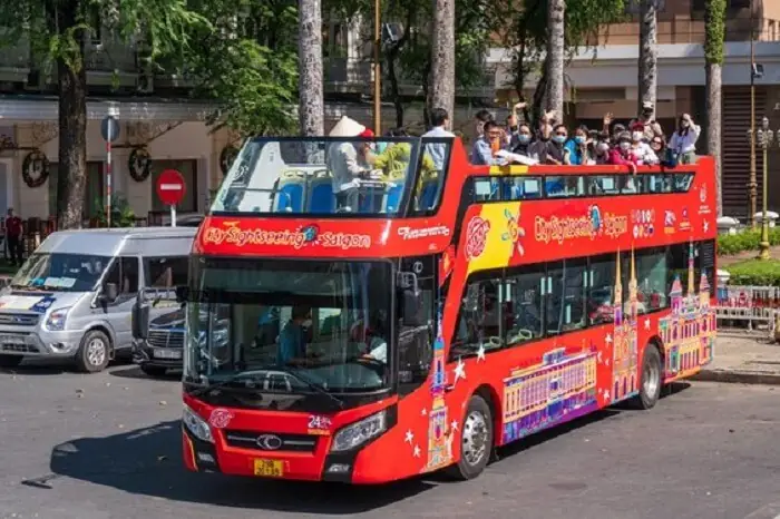 Mua Vé Hop On Hop Off Ở Đâu Cho Du Khách: Tổng Hợp Địa Chỉ Xe Buýt 2 Tầng Sài Gòn & Hà Nội