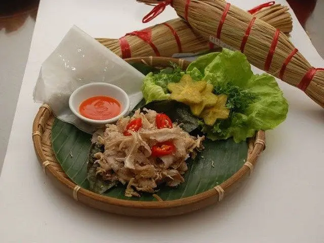 Mua Nem Chả Tré Đông Ba Huế Ở Đâu Và Thưởng Thức Đặc Sản Chợ Đông Ba Như Thế Nào