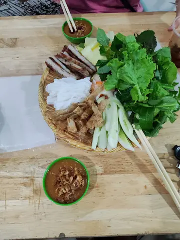 Nem Nướng Nha Trang Nguyễn Văn Huyền: Địa Chỉ, Thực Đơn, Giờ Mở Cửa & Mẹo Thưởng Thức